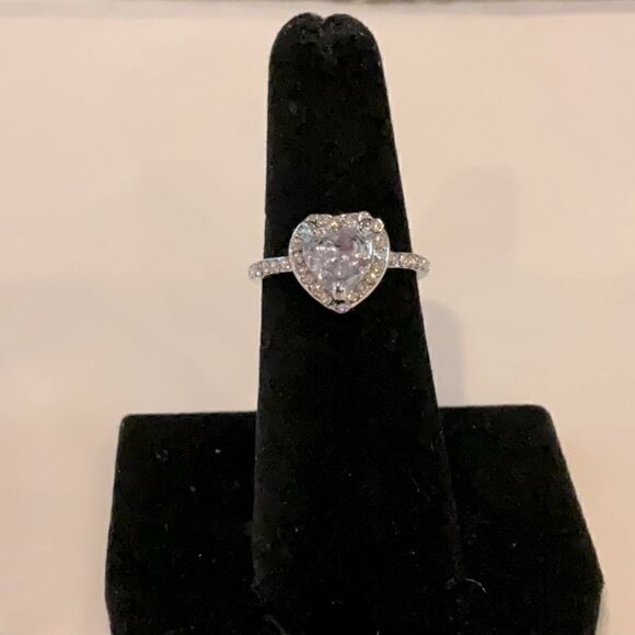 Beautiful Heart Ring  - Picture 1 of 5